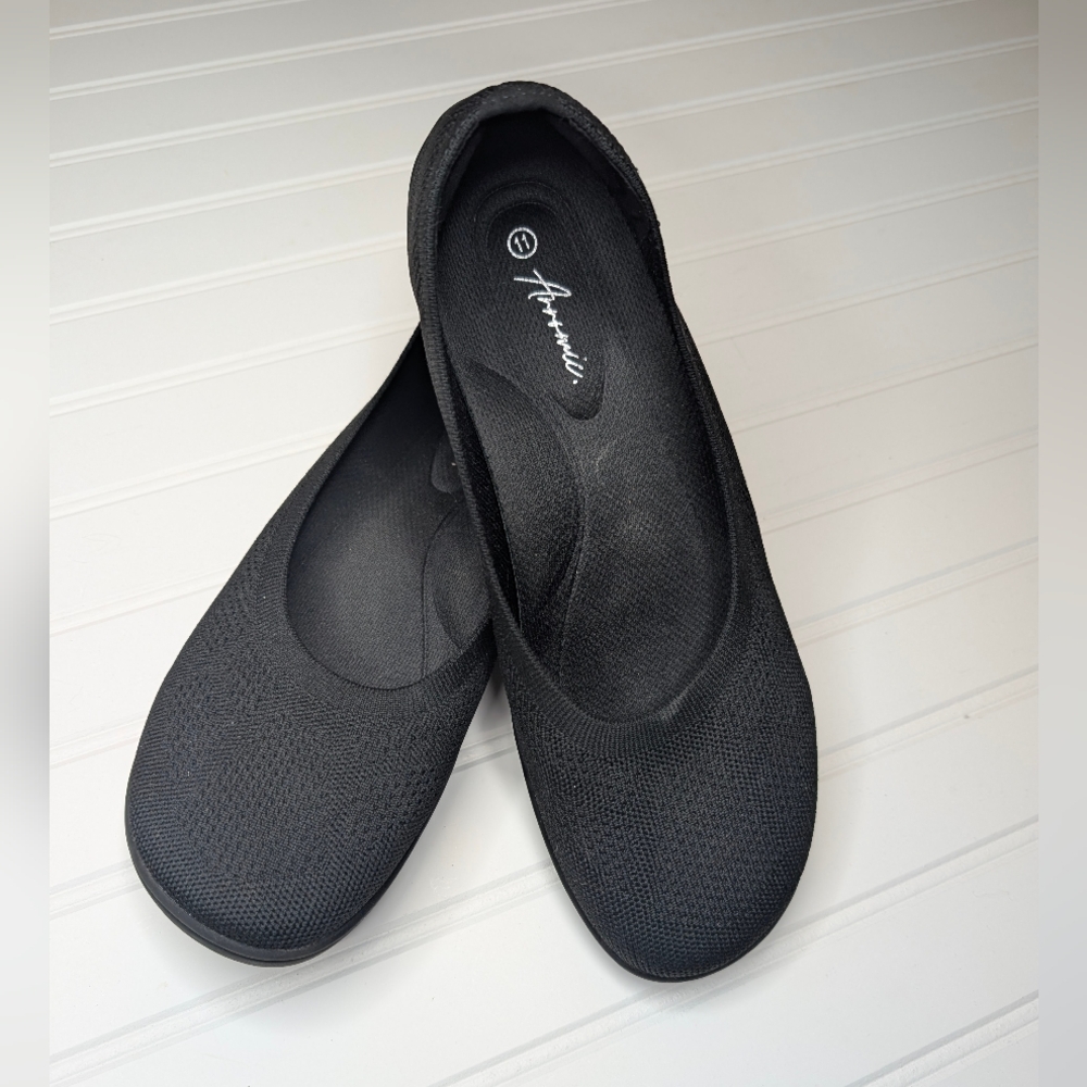 Black Minimalist Flats for Everyday Comfort
